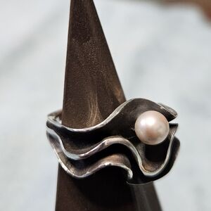 Artistic Modern 925 Oxidized Silver Wave Ring with Single White Pearl Size 7.5